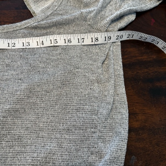 Beyond Yoga Feel the Breeze Heather Gray Sparkle Open Back Sweater Sz M - Picture 11 of 12